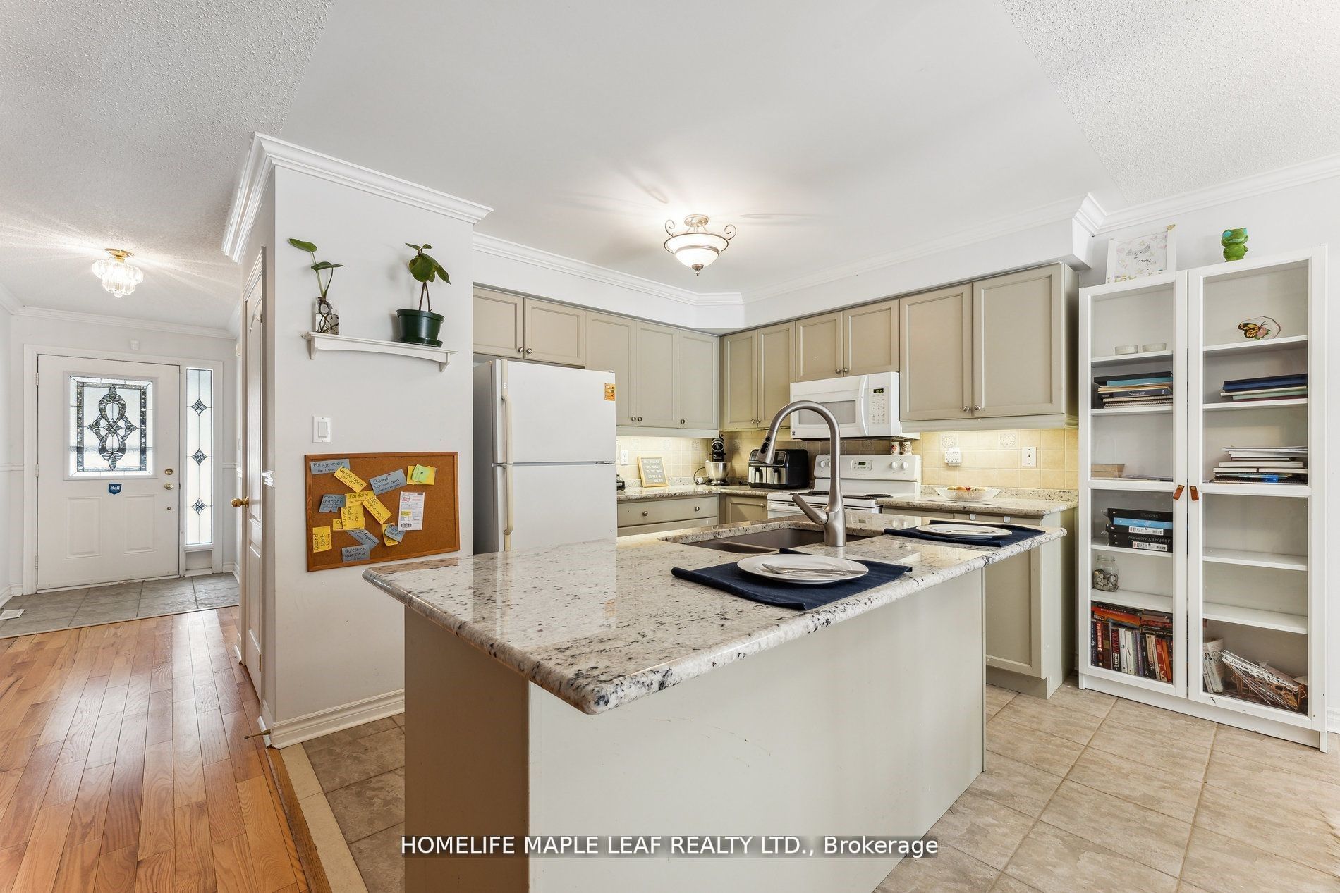 350 Lakebreeze Drive #8