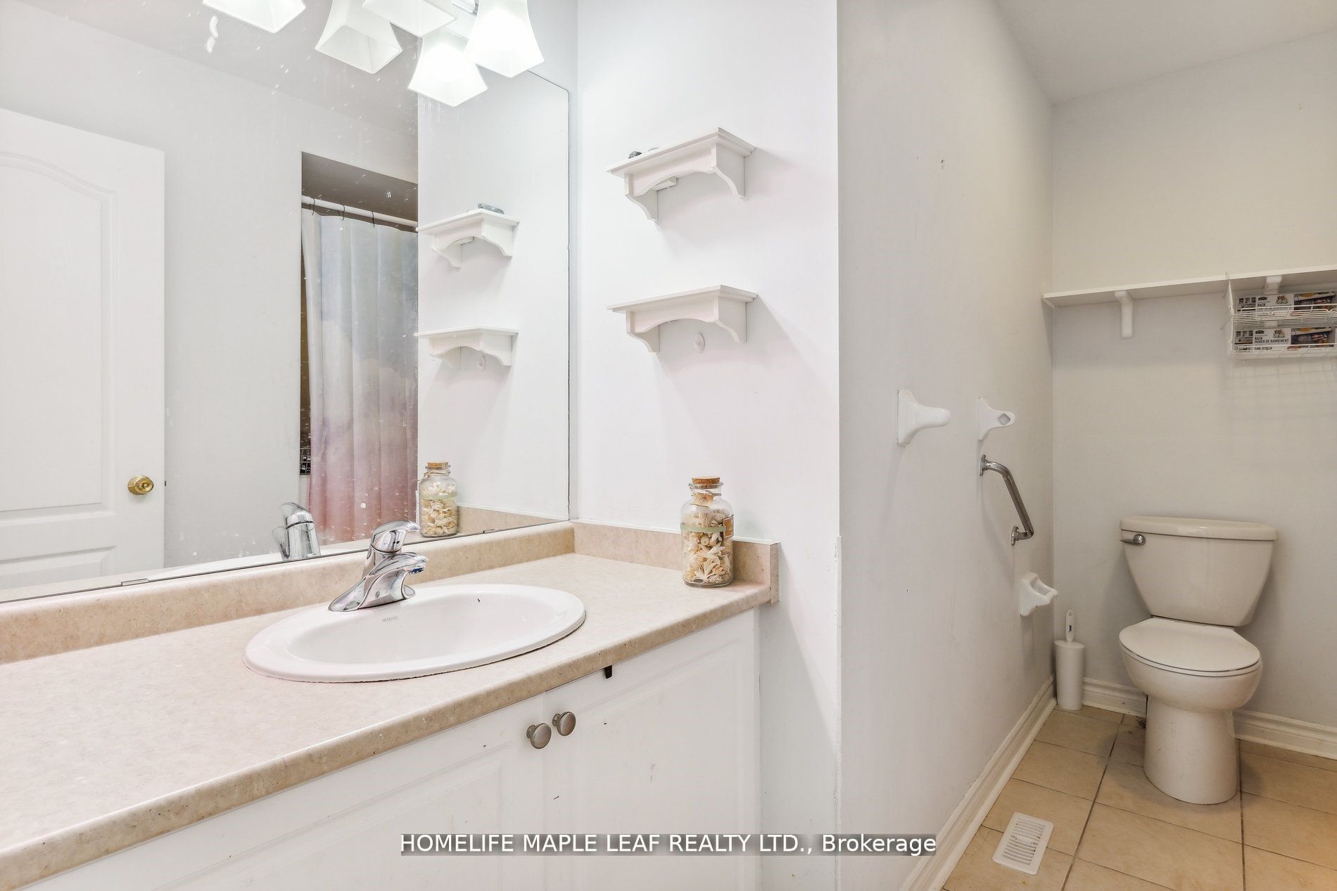 350 Lakebreeze Drive #8