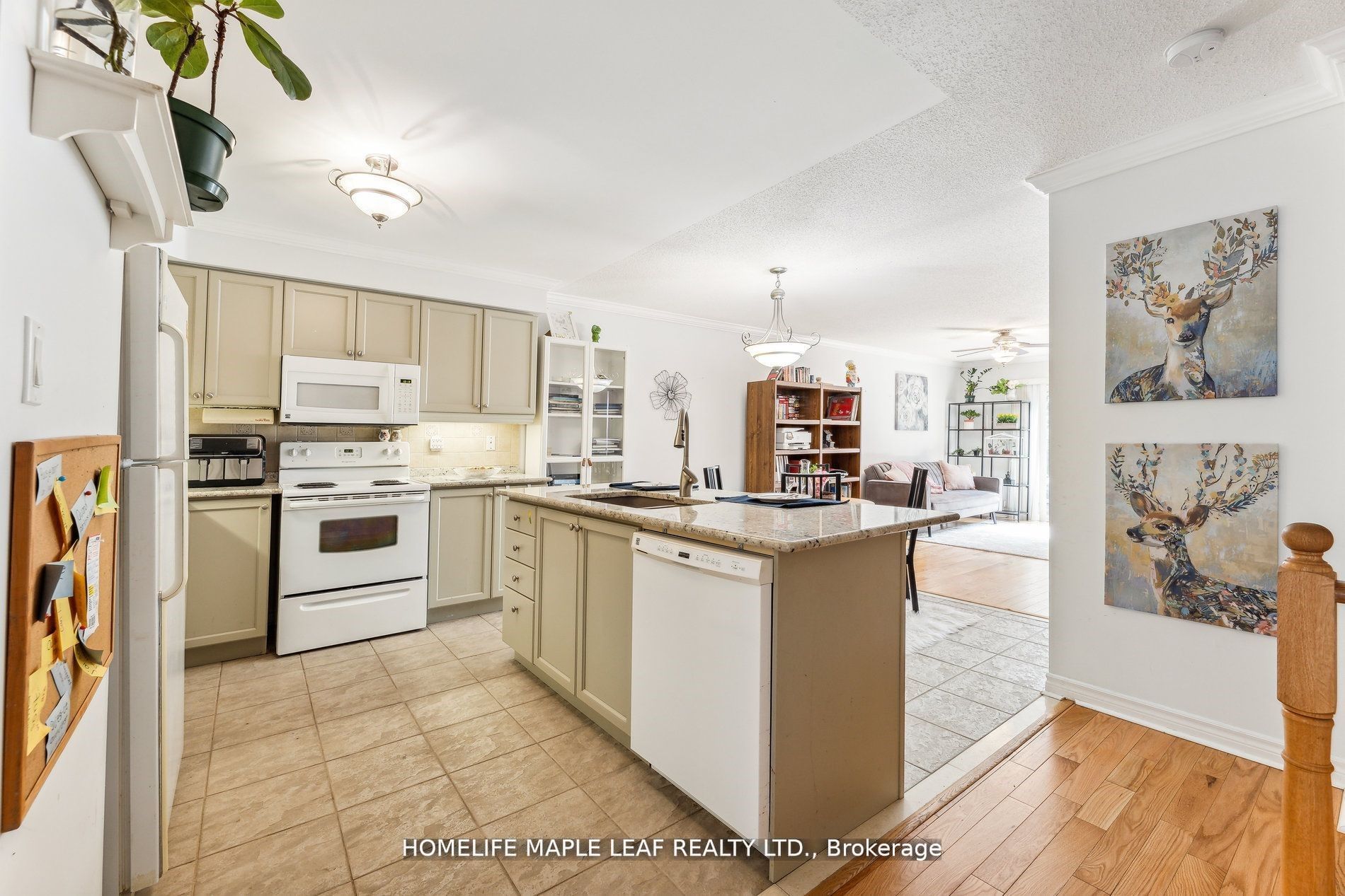 350 Lakebreeze Drive #8
