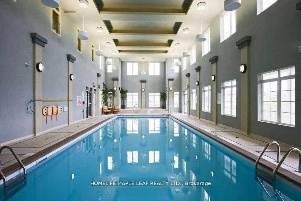 350 Lakebreeze Drive #8