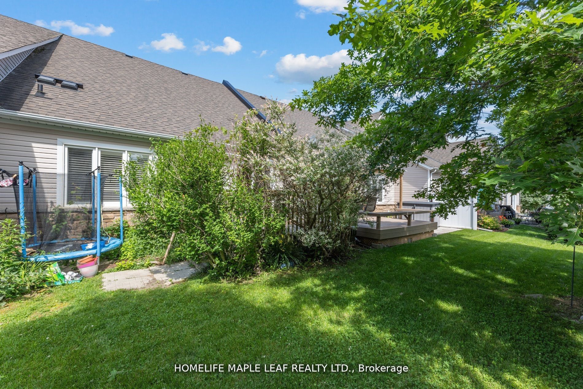 350 Lakebreeze Drive #8