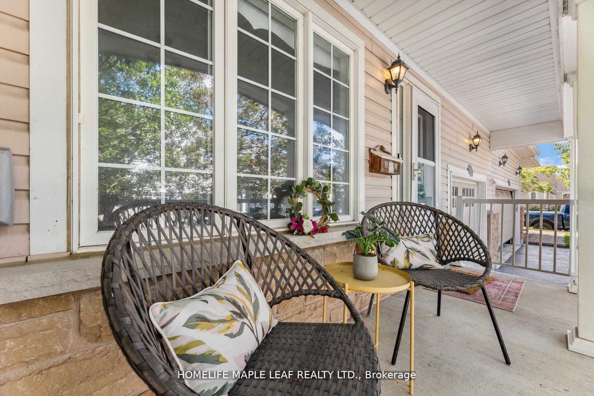 350 Lakebreeze Drive #8