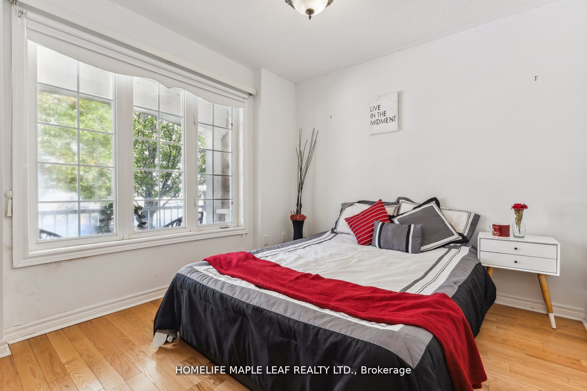 350 Lakebreeze Drive #8