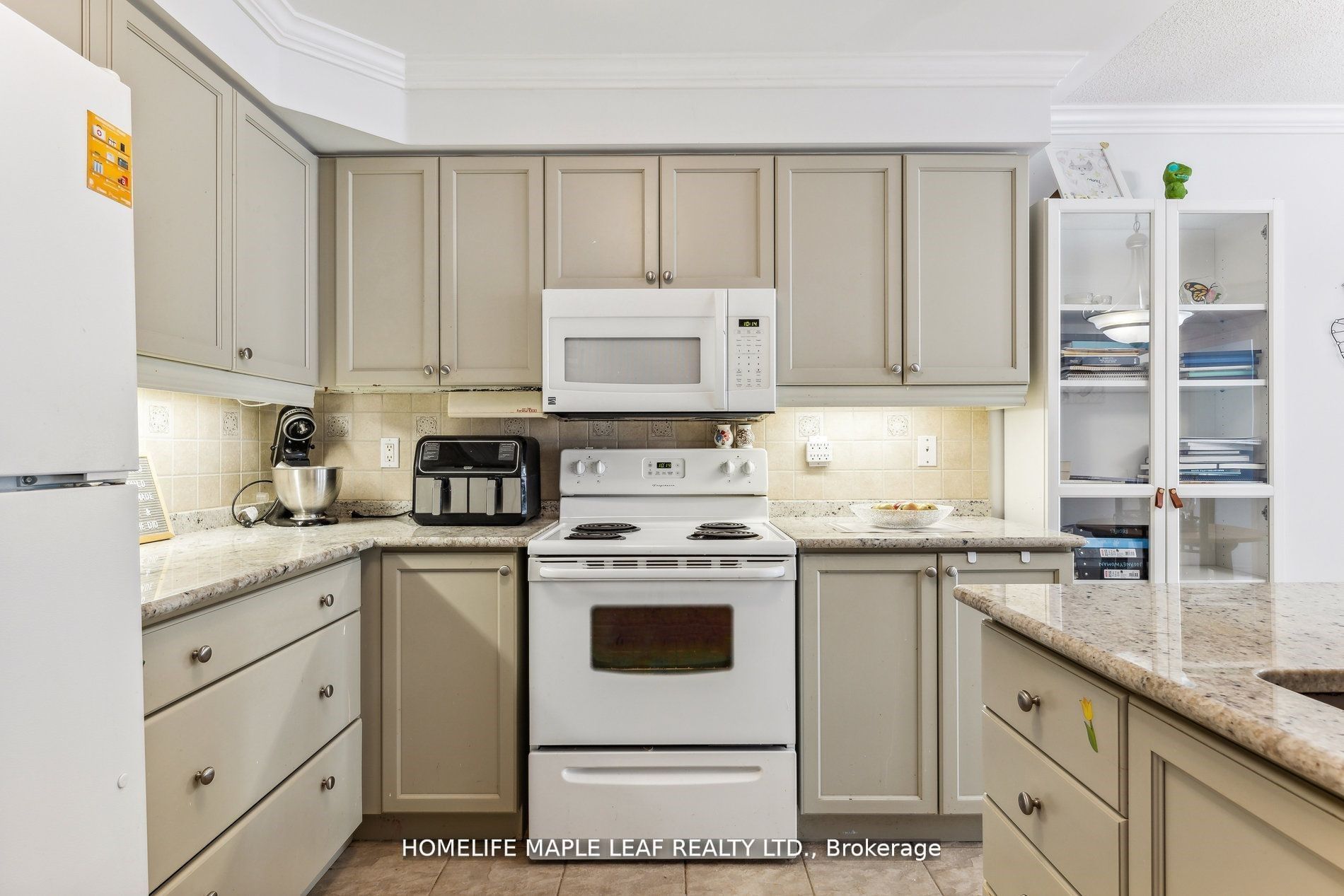 350 Lakebreeze Drive #8