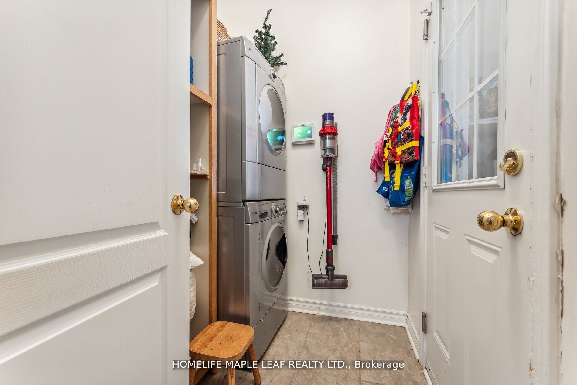 350 Lakebreeze Drive #8