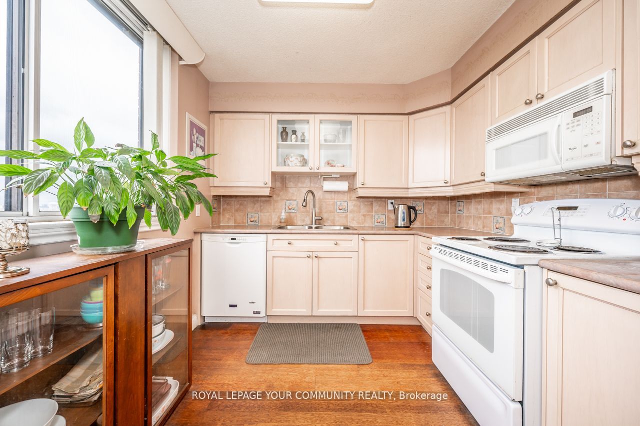 1665 Victoria Park Ave, #1106