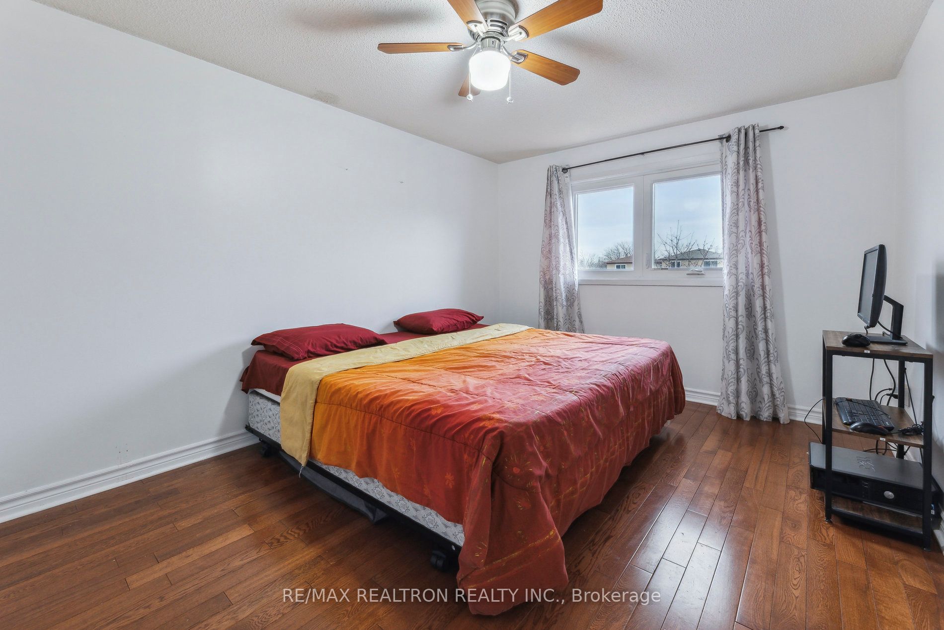 18 Charlton Cres