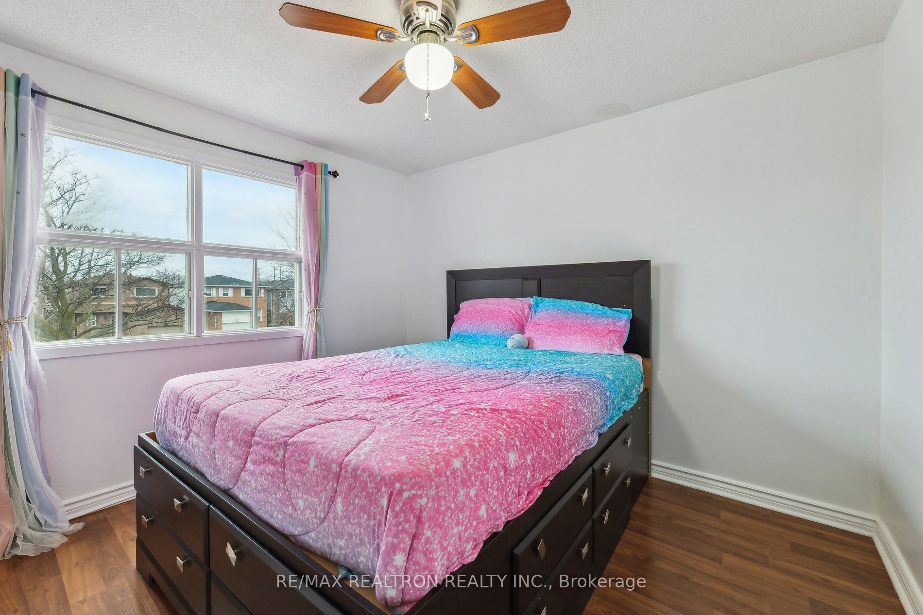 18 Charlton Cres