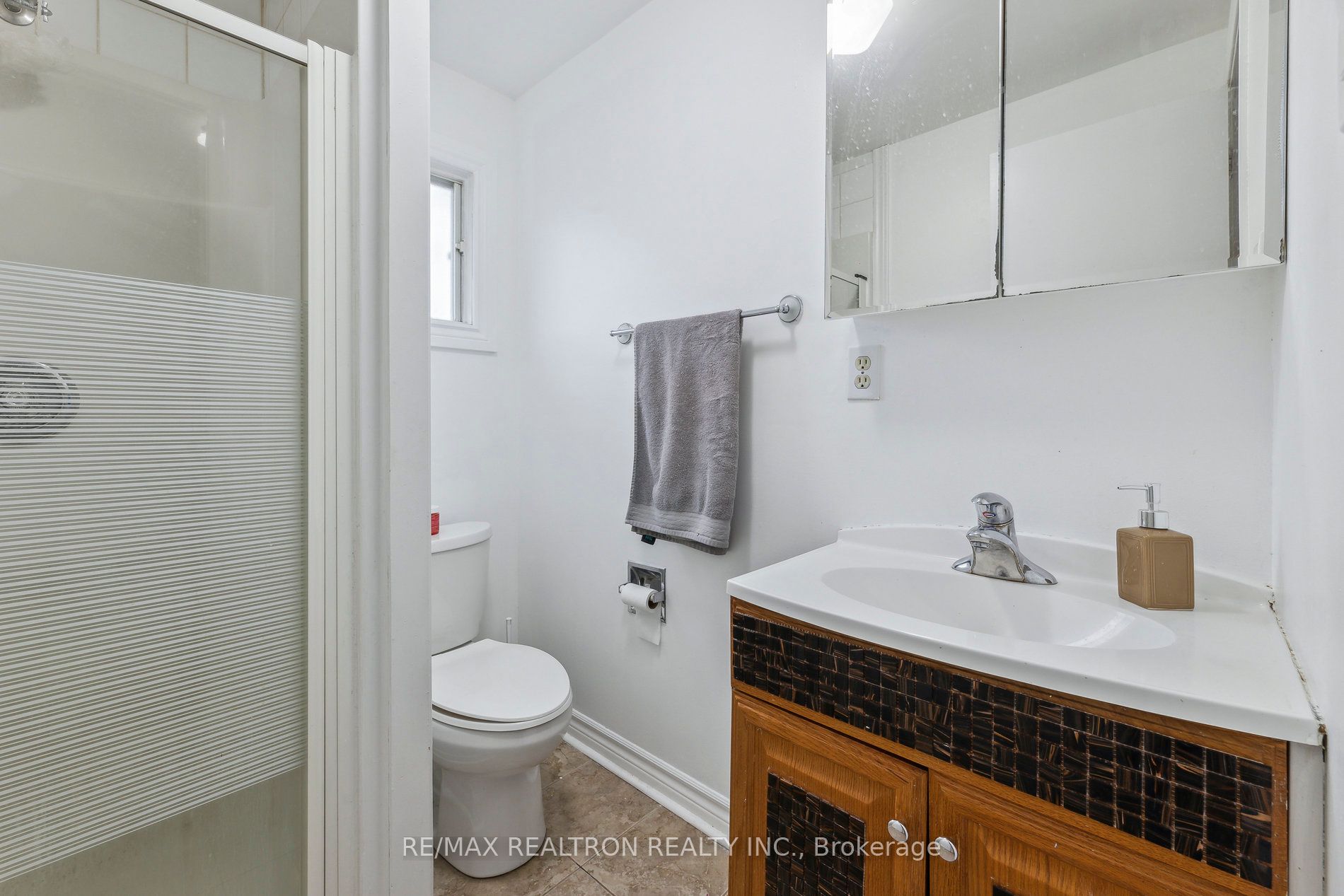 18 Charlton Cres
