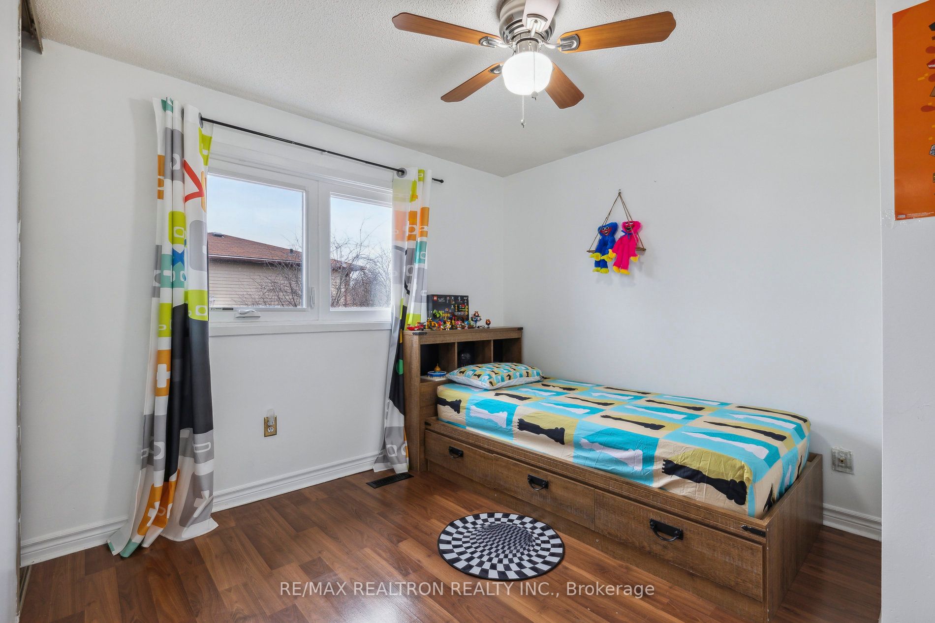 18 Charlton Cres