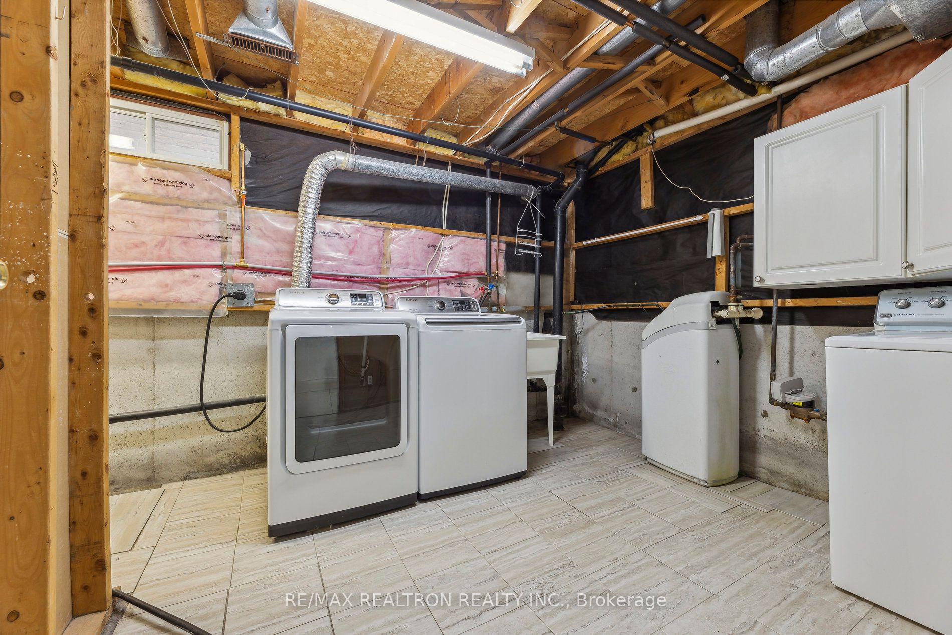 18 Charlton Cres