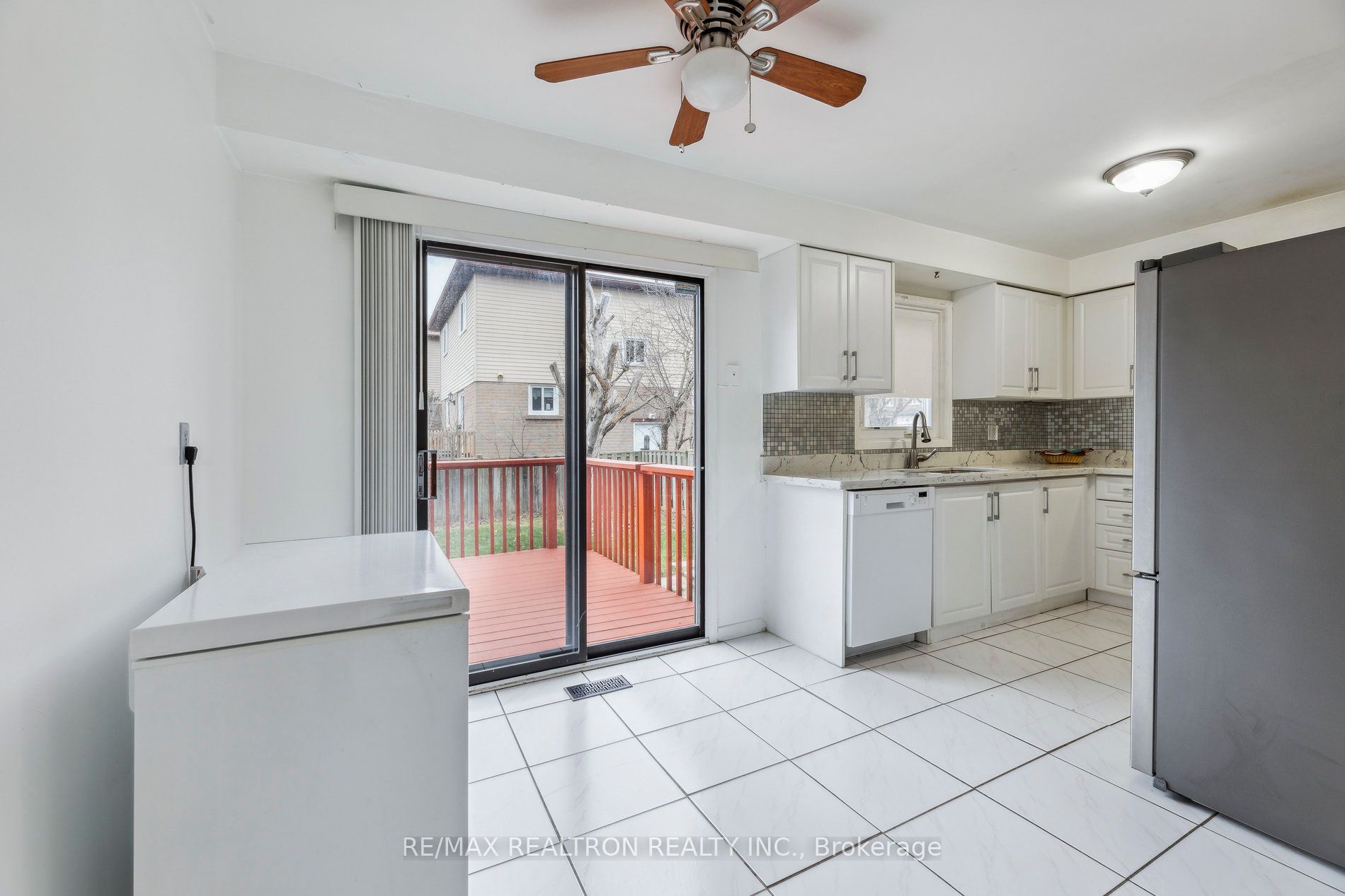 18 Charlton Cres
