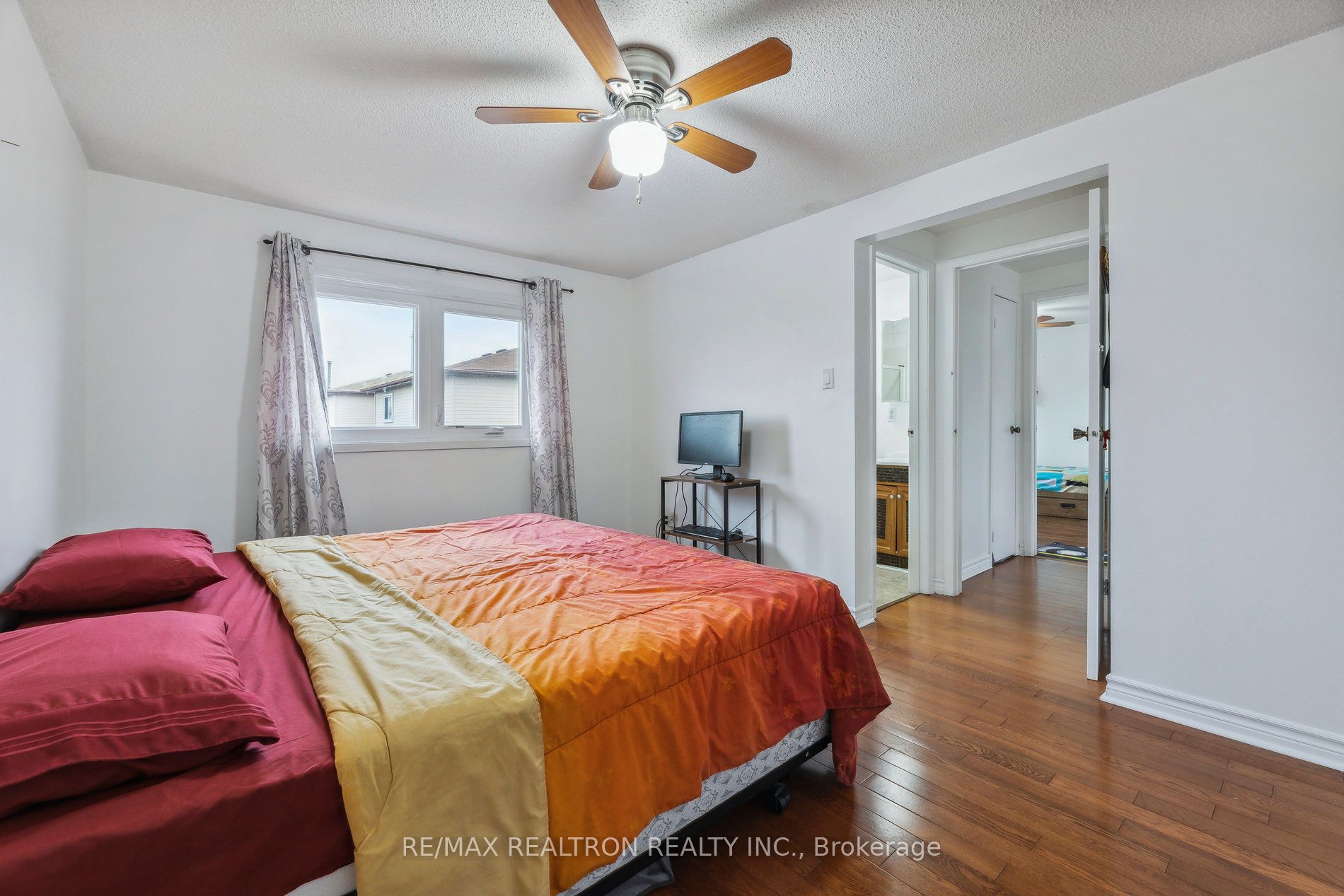18 Charlton Cres