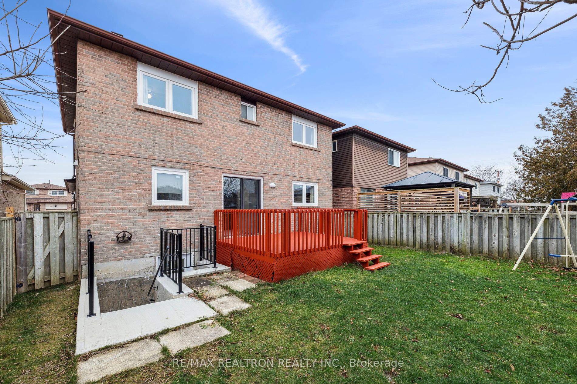18 Charlton Cres