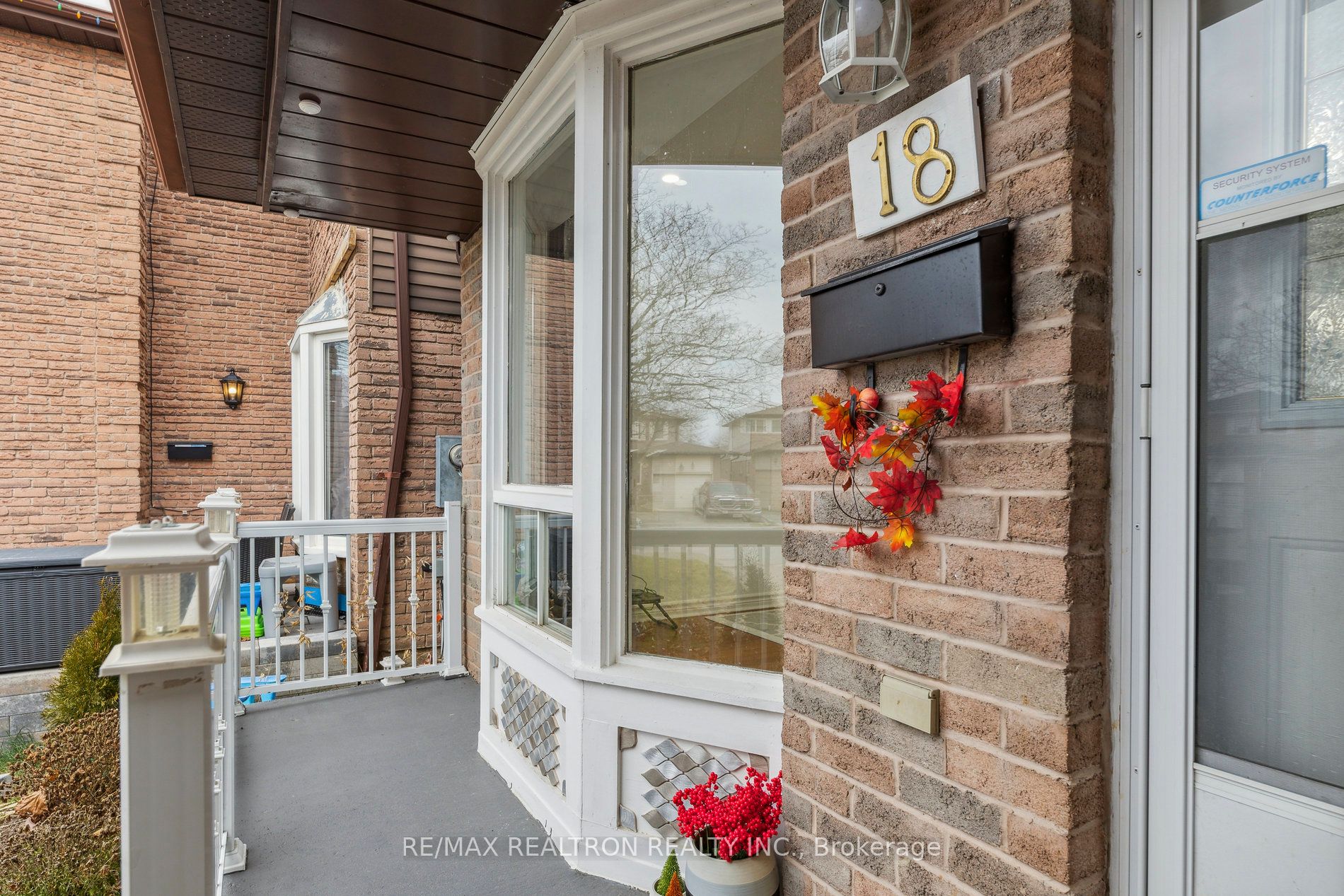 18 Charlton Cres