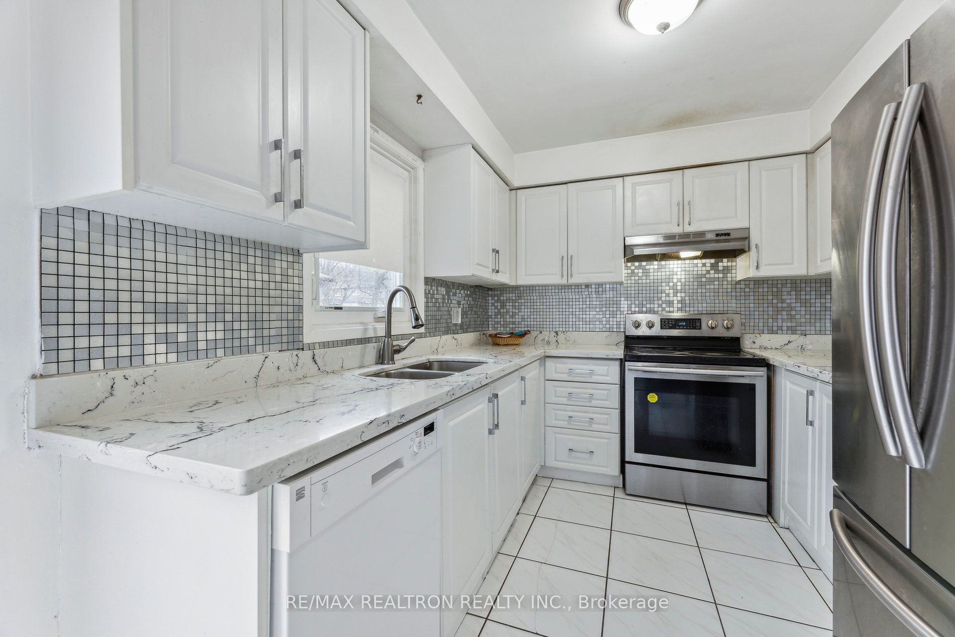 18 Charlton Cres