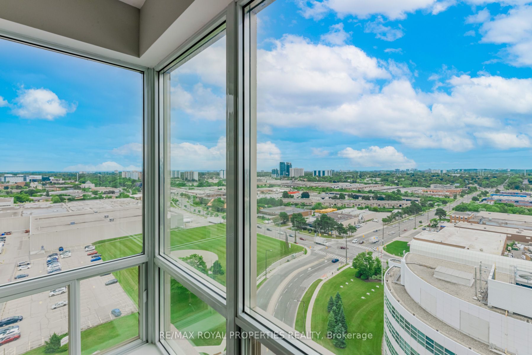 1 Lee Centre Dr, #2106