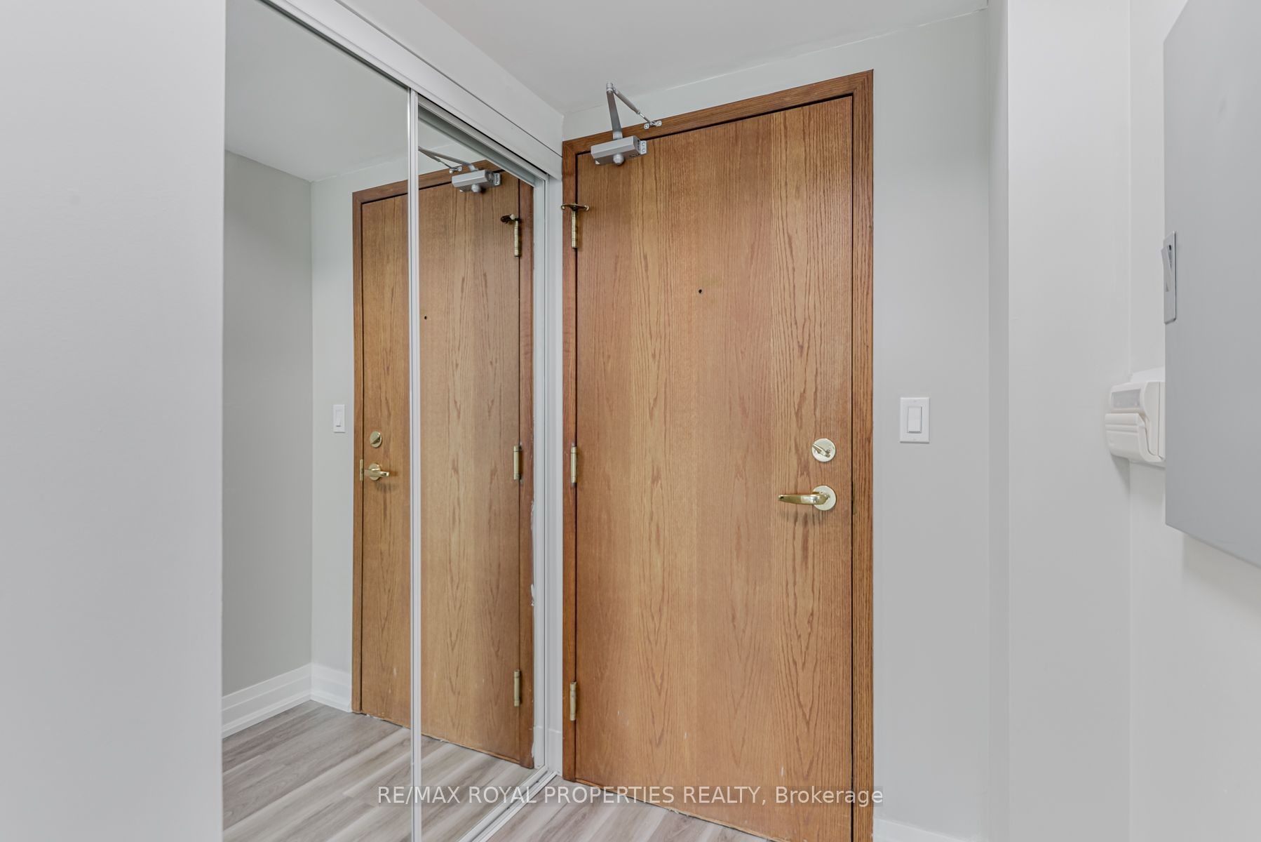1 Lee Centre Dr, #2106