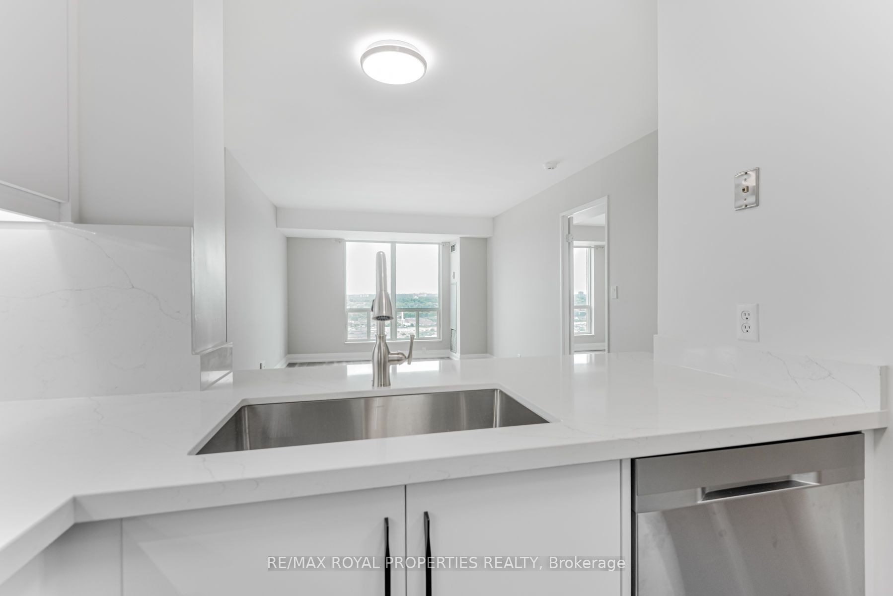 1 Lee Centre Dr, #2106