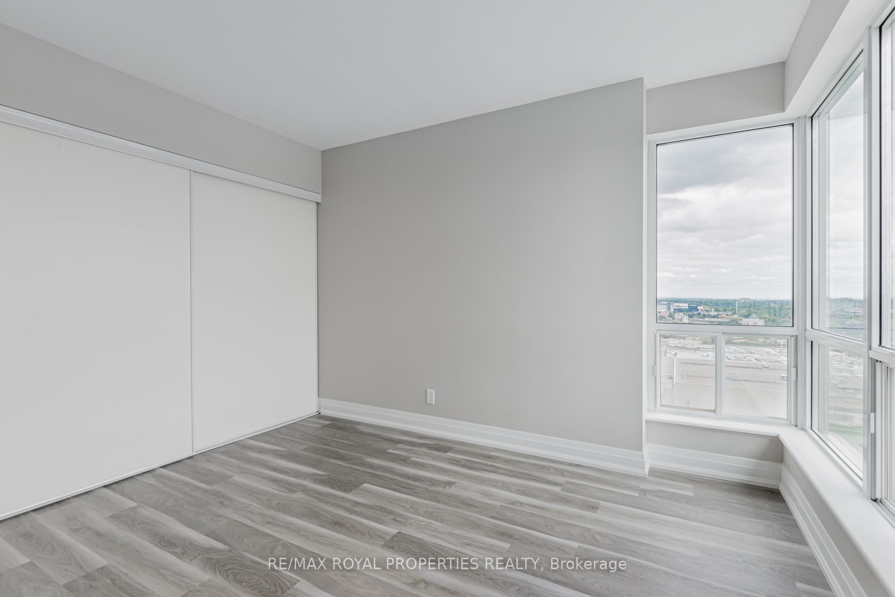 1 Lee Centre Dr, #2106