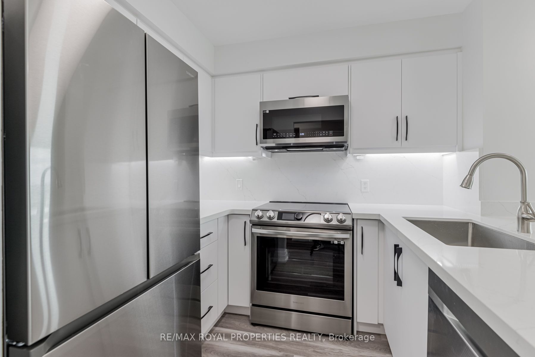 1 Lee Centre Dr, #2106