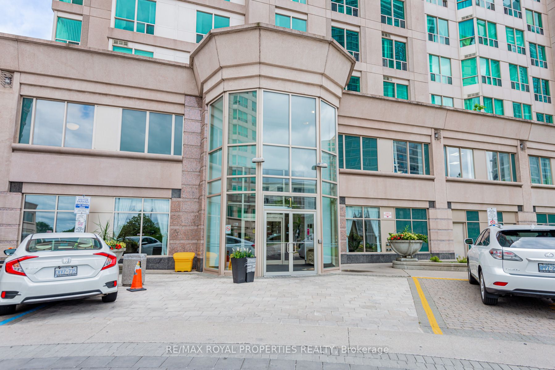1 Lee Centre Dr, #2106