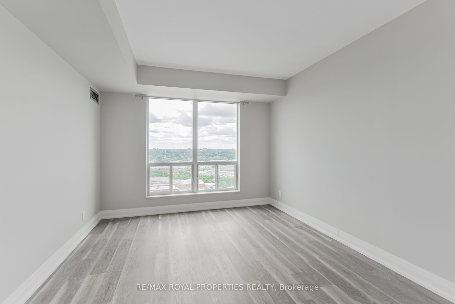 1 Lee Centre Dr, #2106