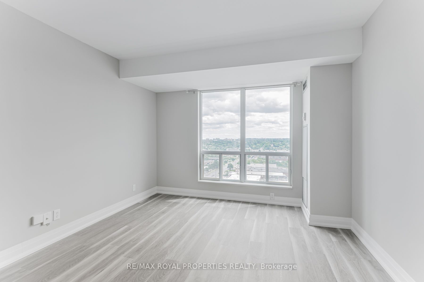 1 Lee Centre Dr, #2106