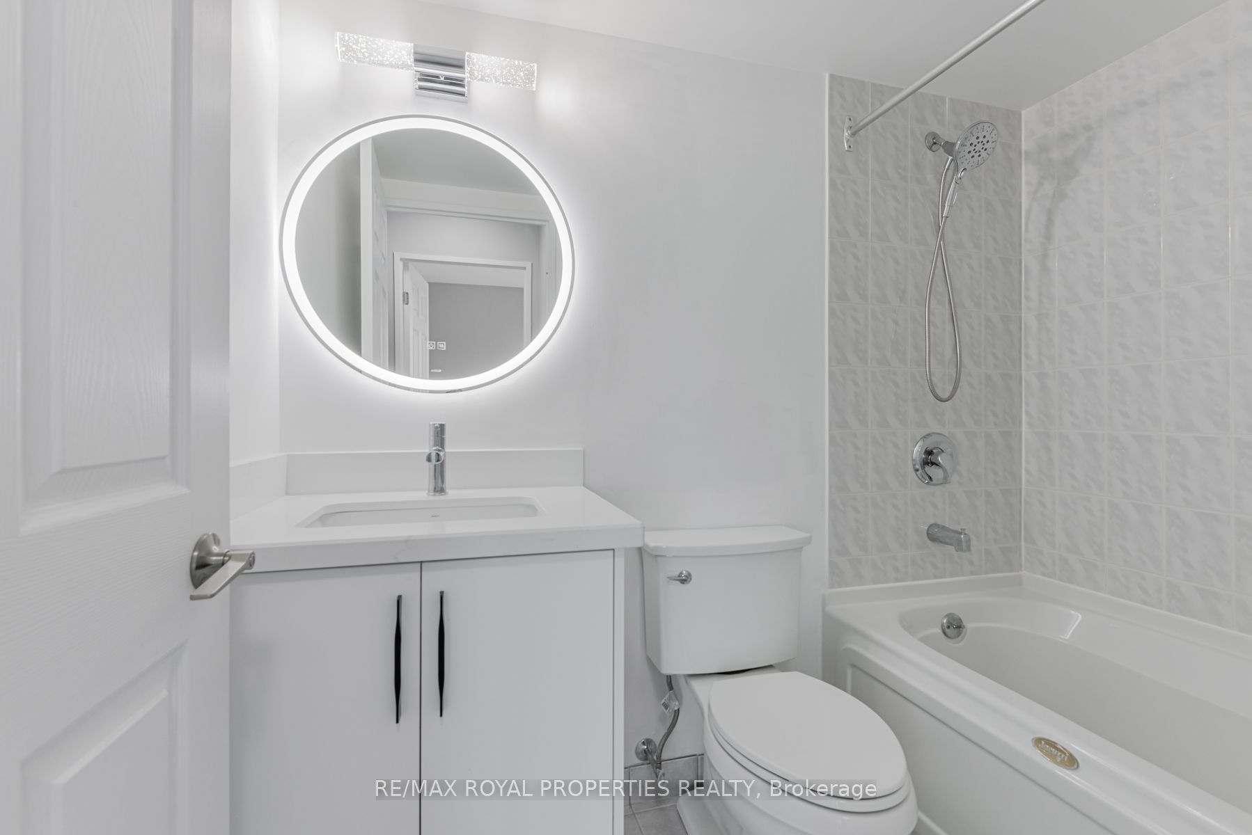 1 Lee Centre Dr, #2106
