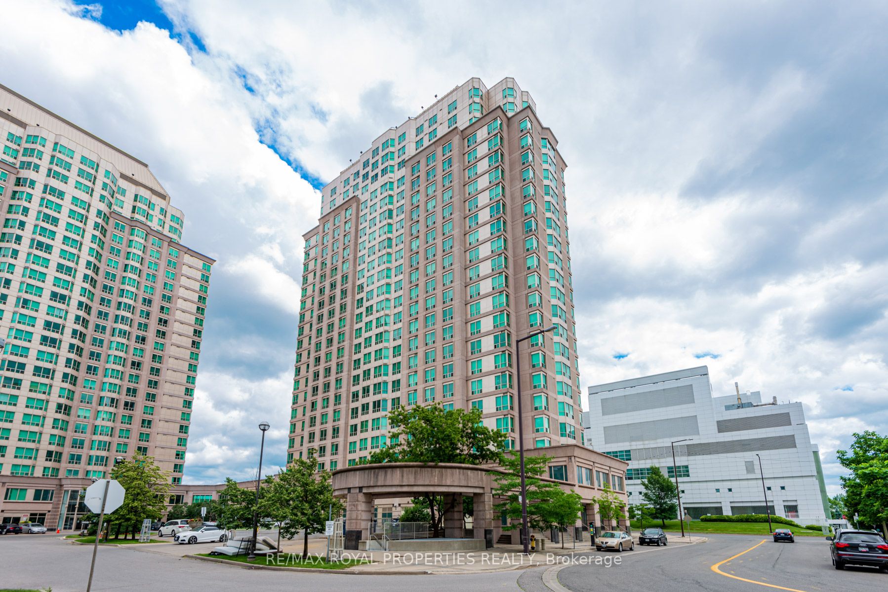 1 Lee Centre Dr, #2106