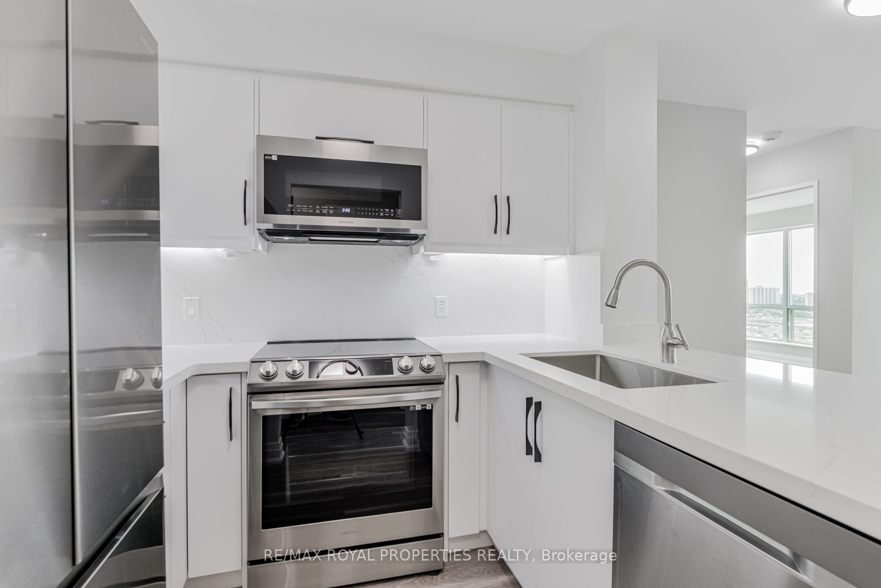 1 Lee Centre Dr, #2106