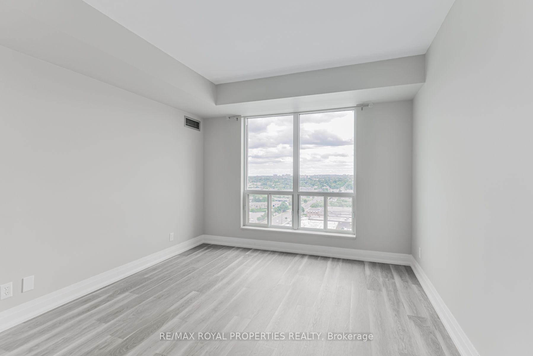 1 Lee Centre Dr, #2106