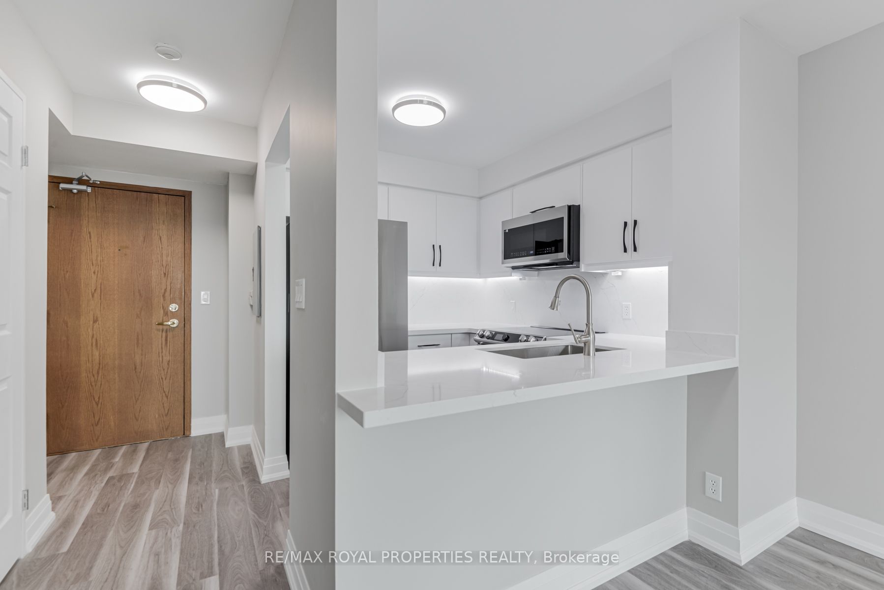 1 Lee Centre Dr, #2106