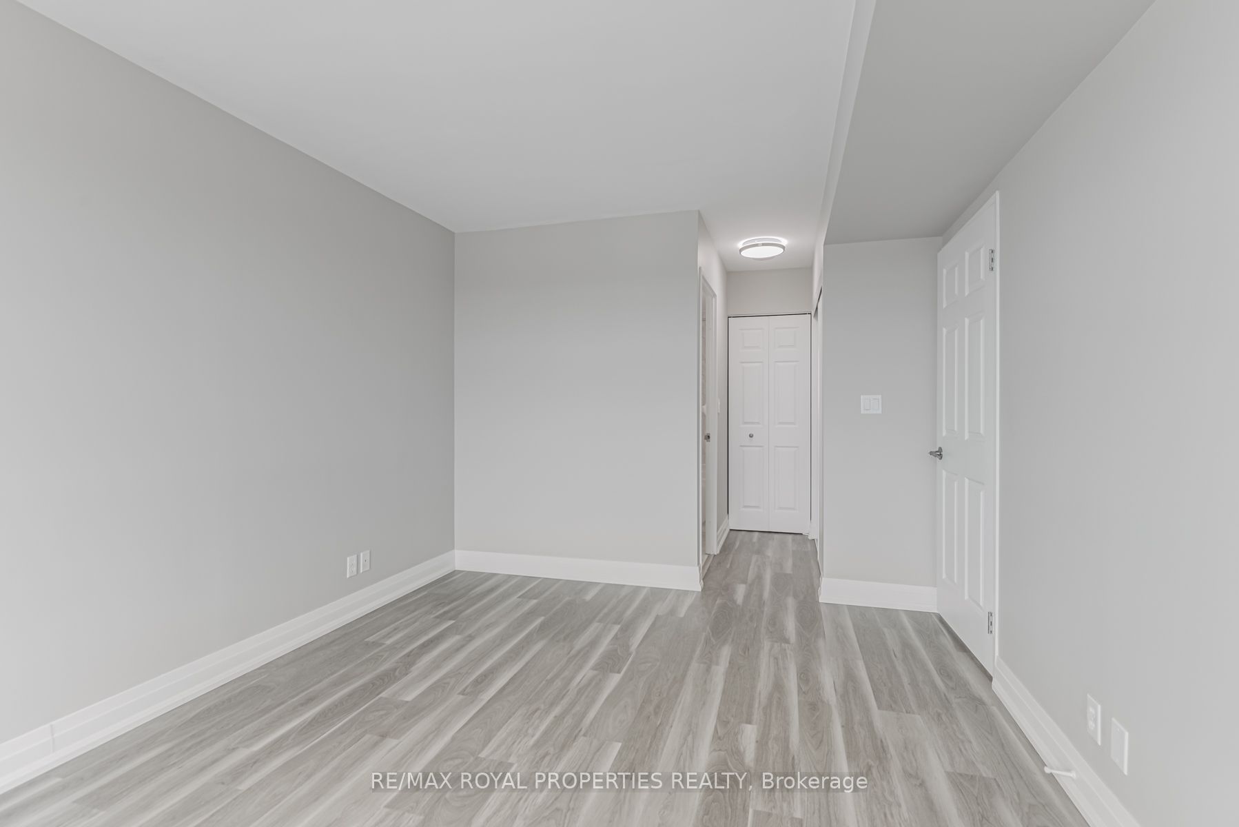 1 Lee Centre Dr, #2106
