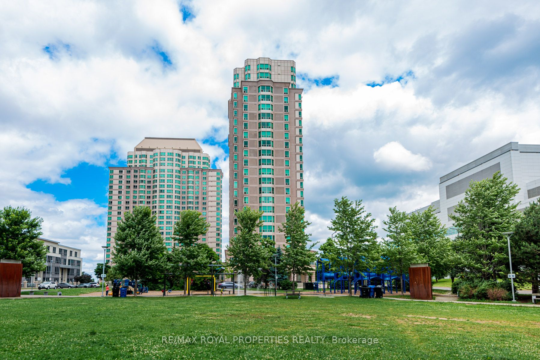 1 Lee Centre Dr, #2106