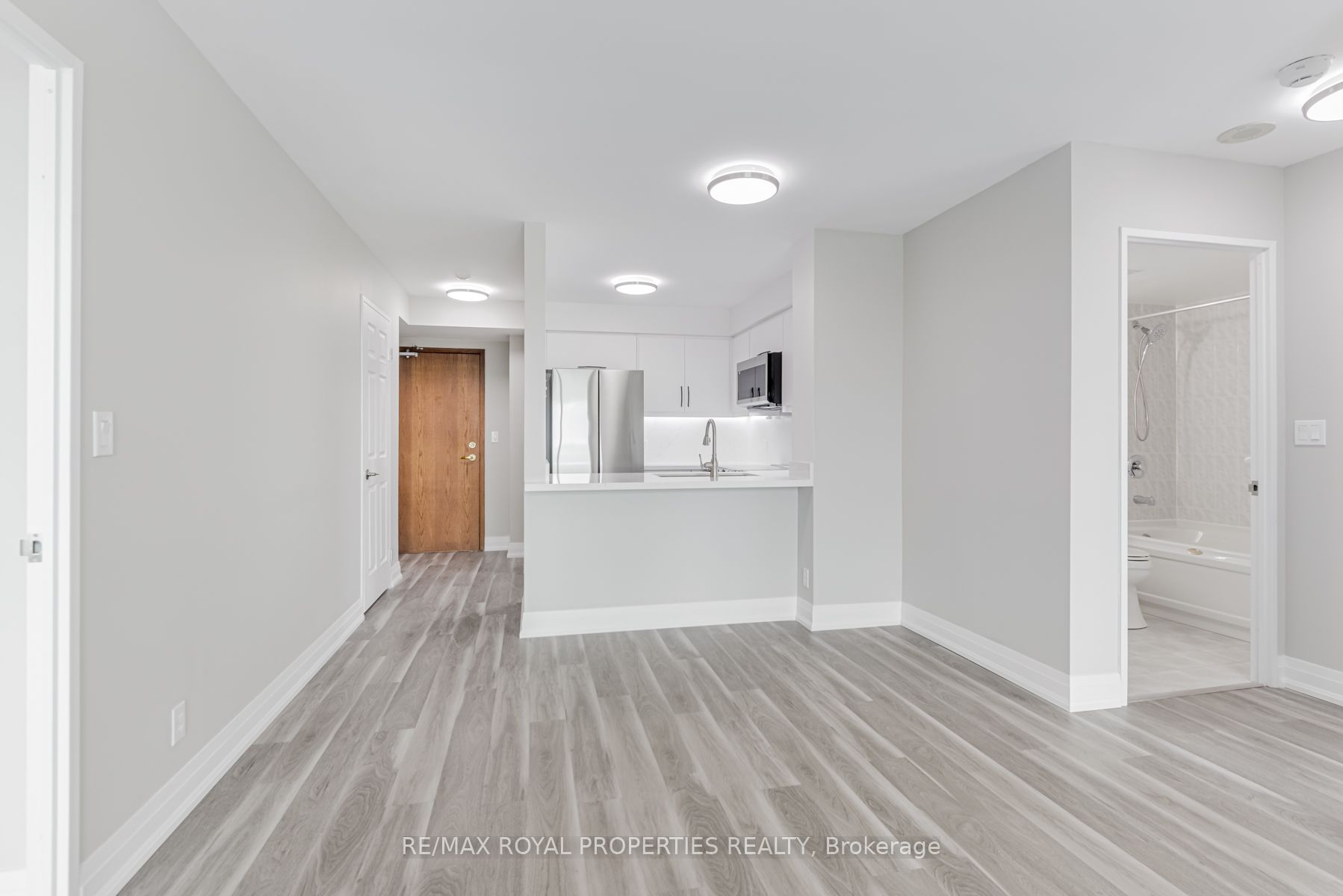 1 Lee Centre Dr, #2106