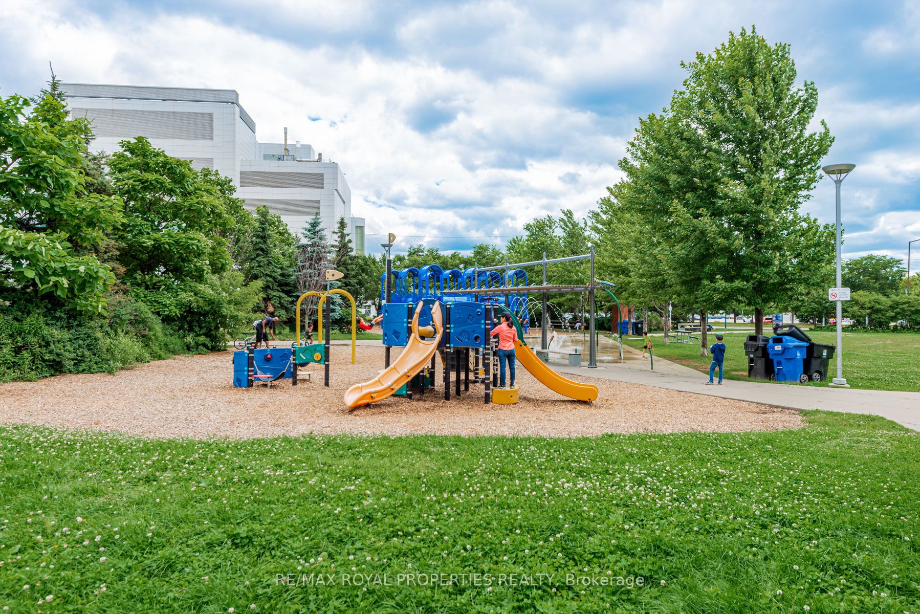 1 Lee Centre Dr, #2106