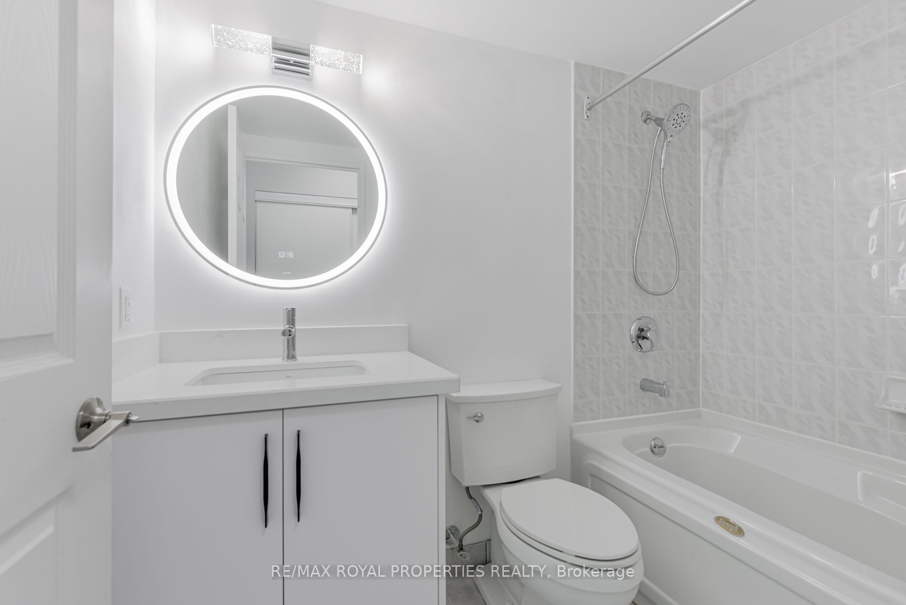 1 Lee Centre Dr, #2106