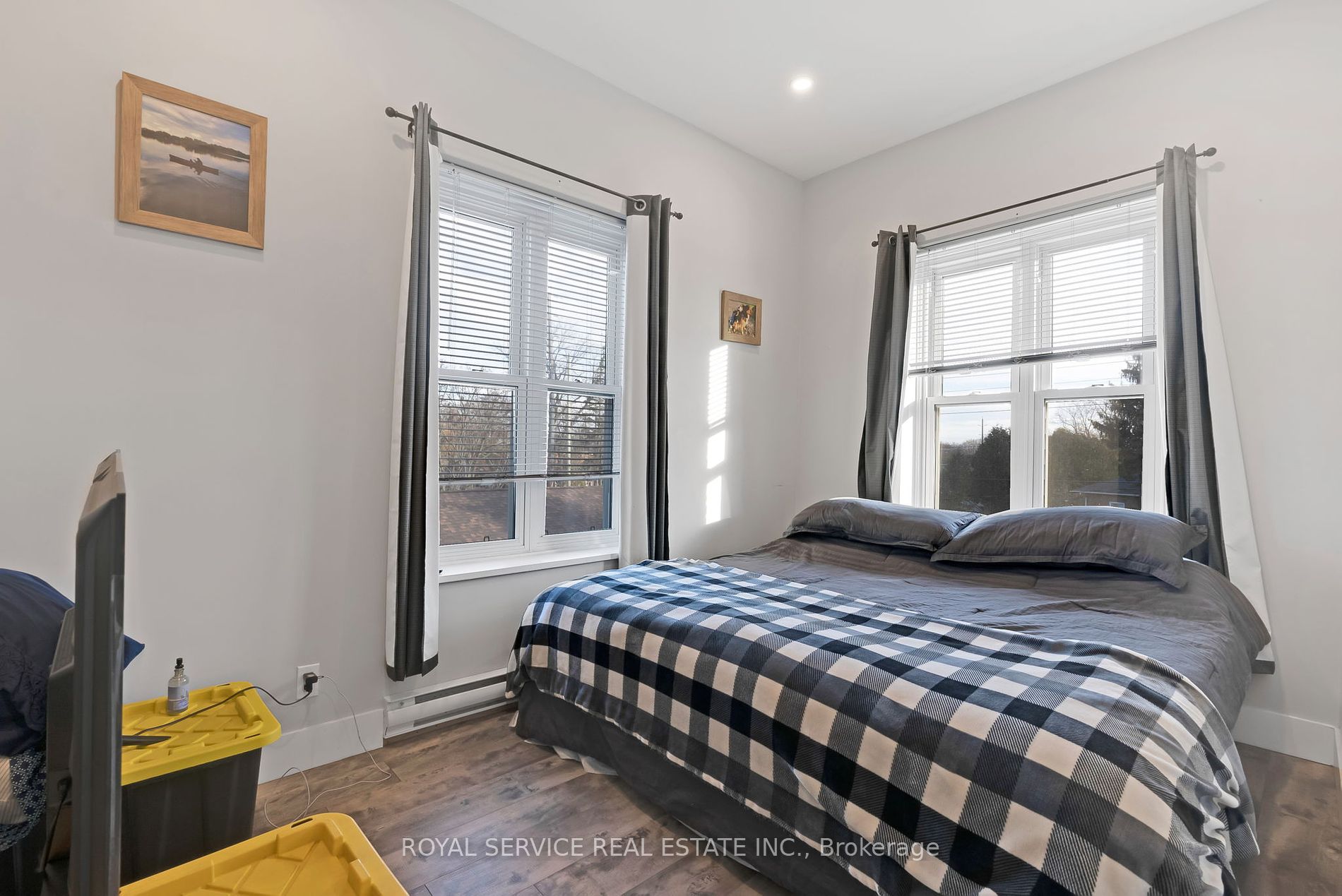8 Wellington St