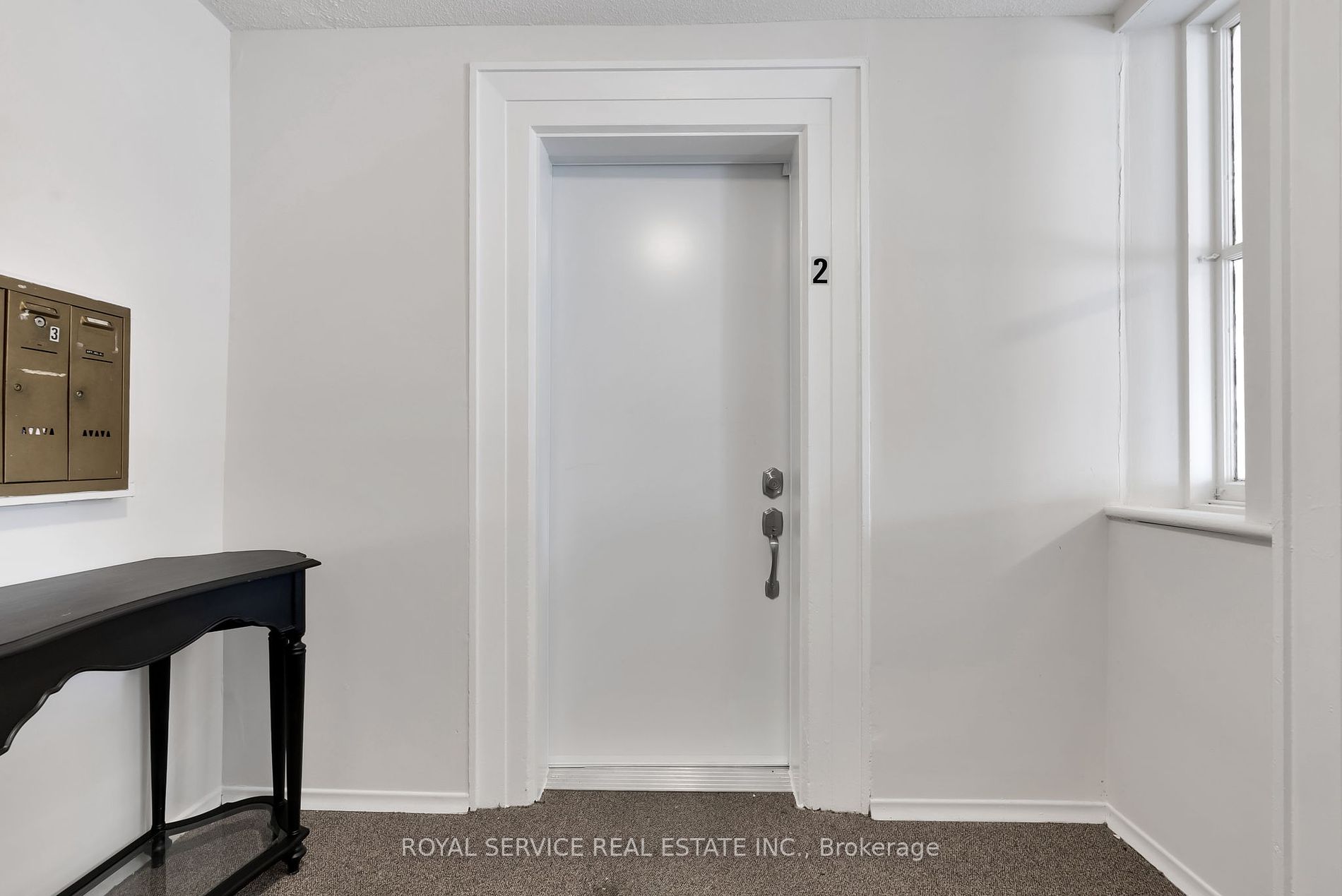 8 Wellington St