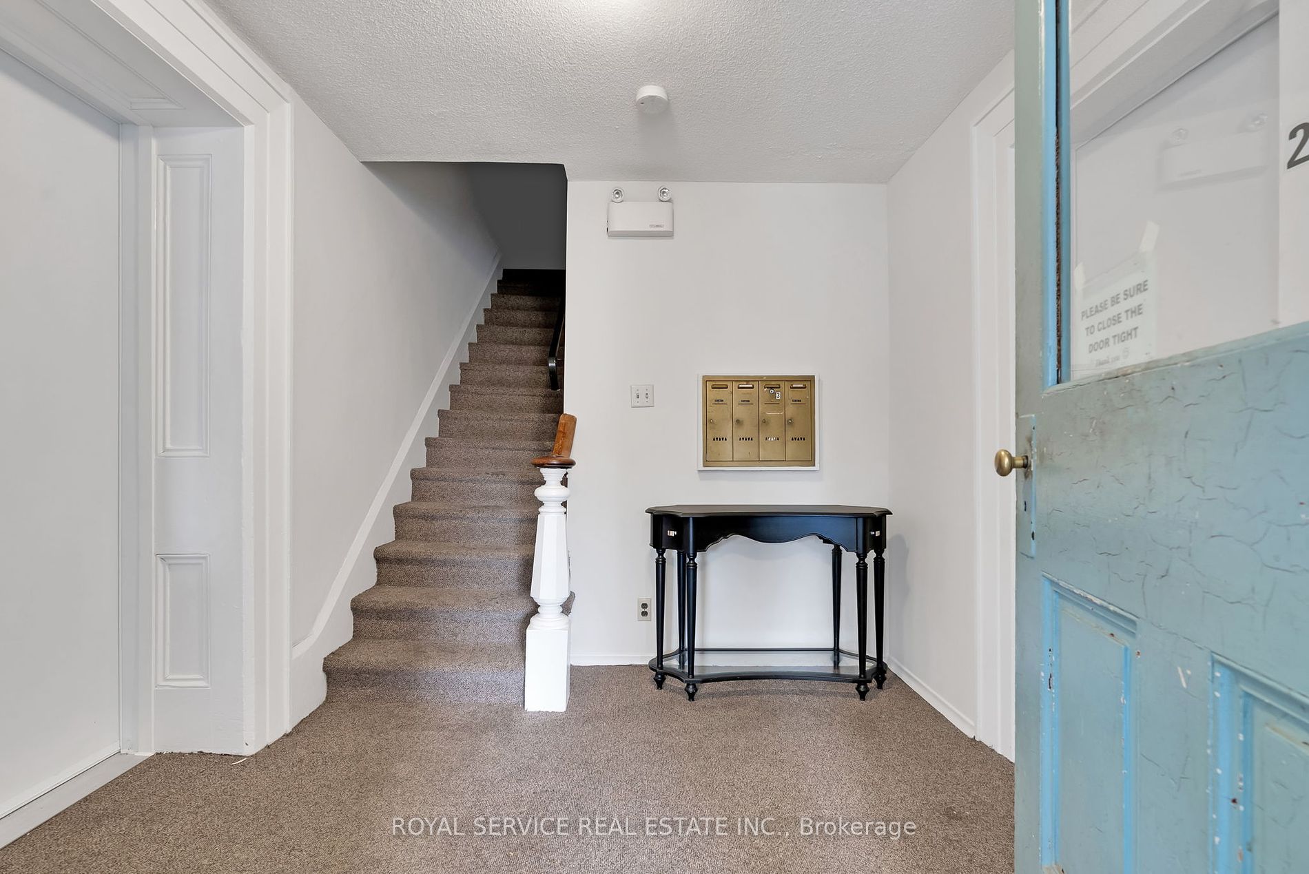 8 Wellington St