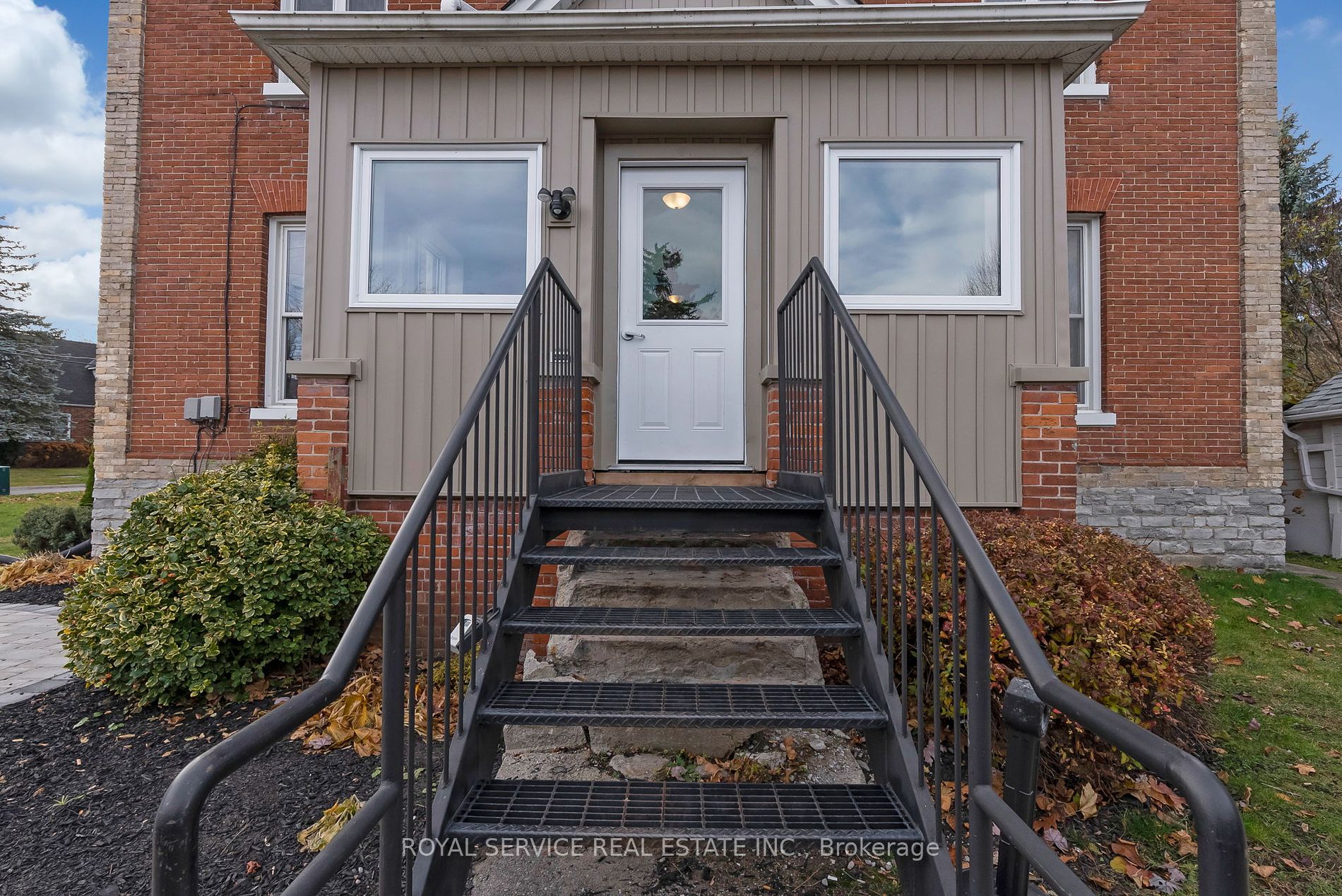 8 Wellington St