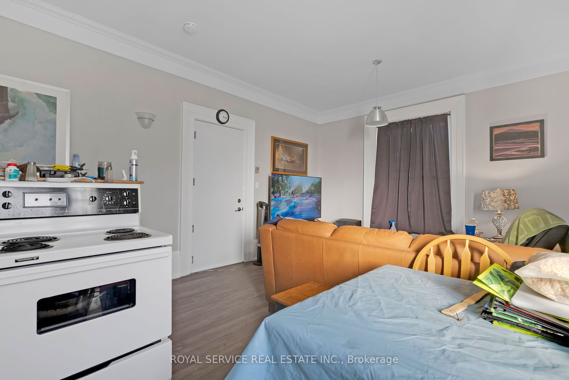 8 Wellington St