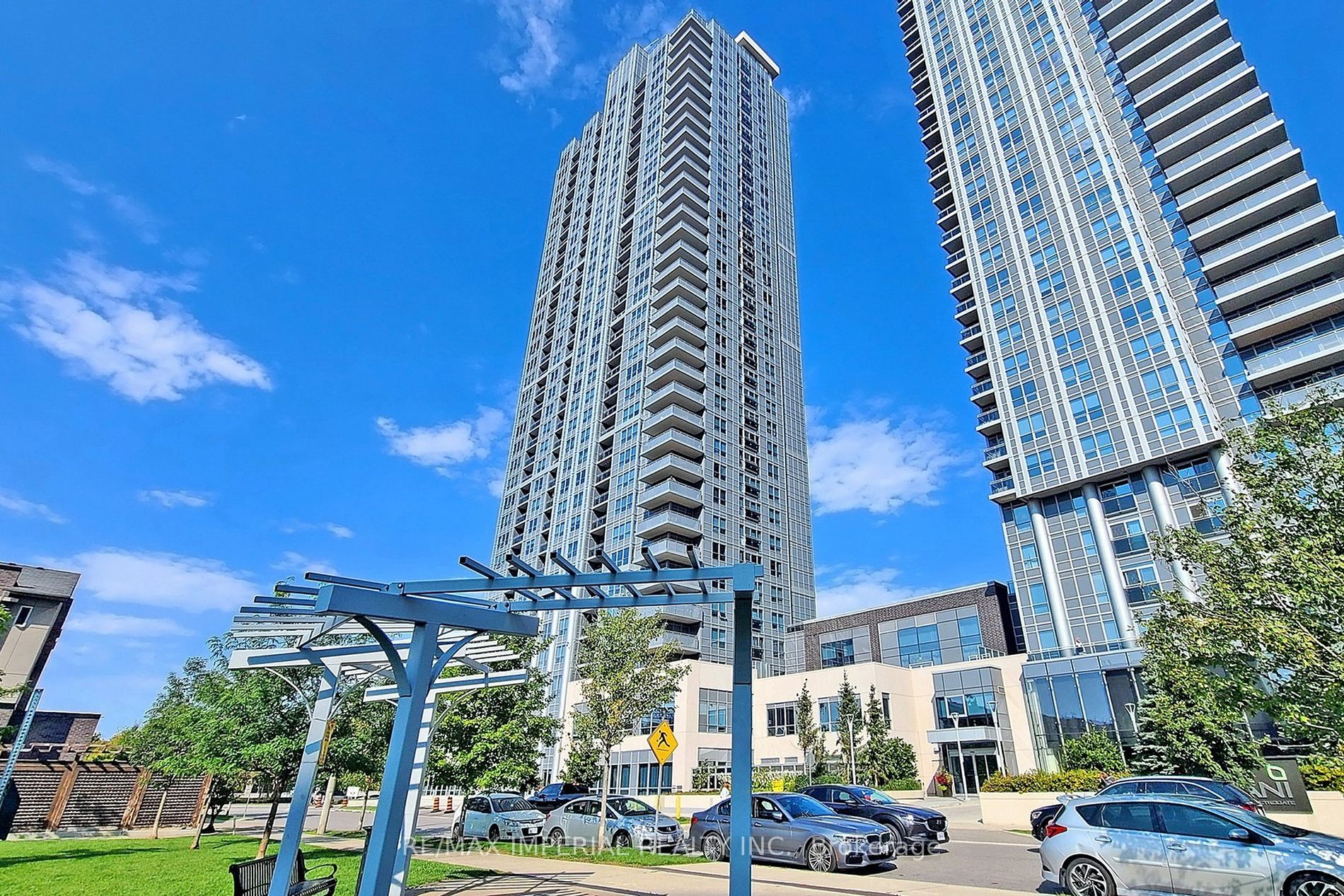 275 Village Green Sq, #2916