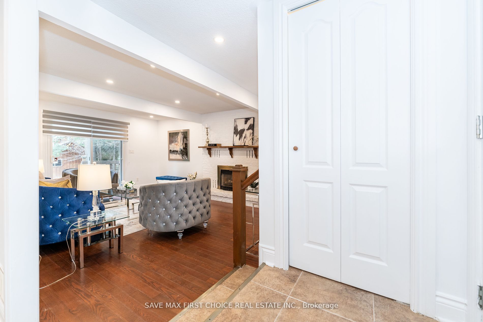 180 Columbus Rd W
