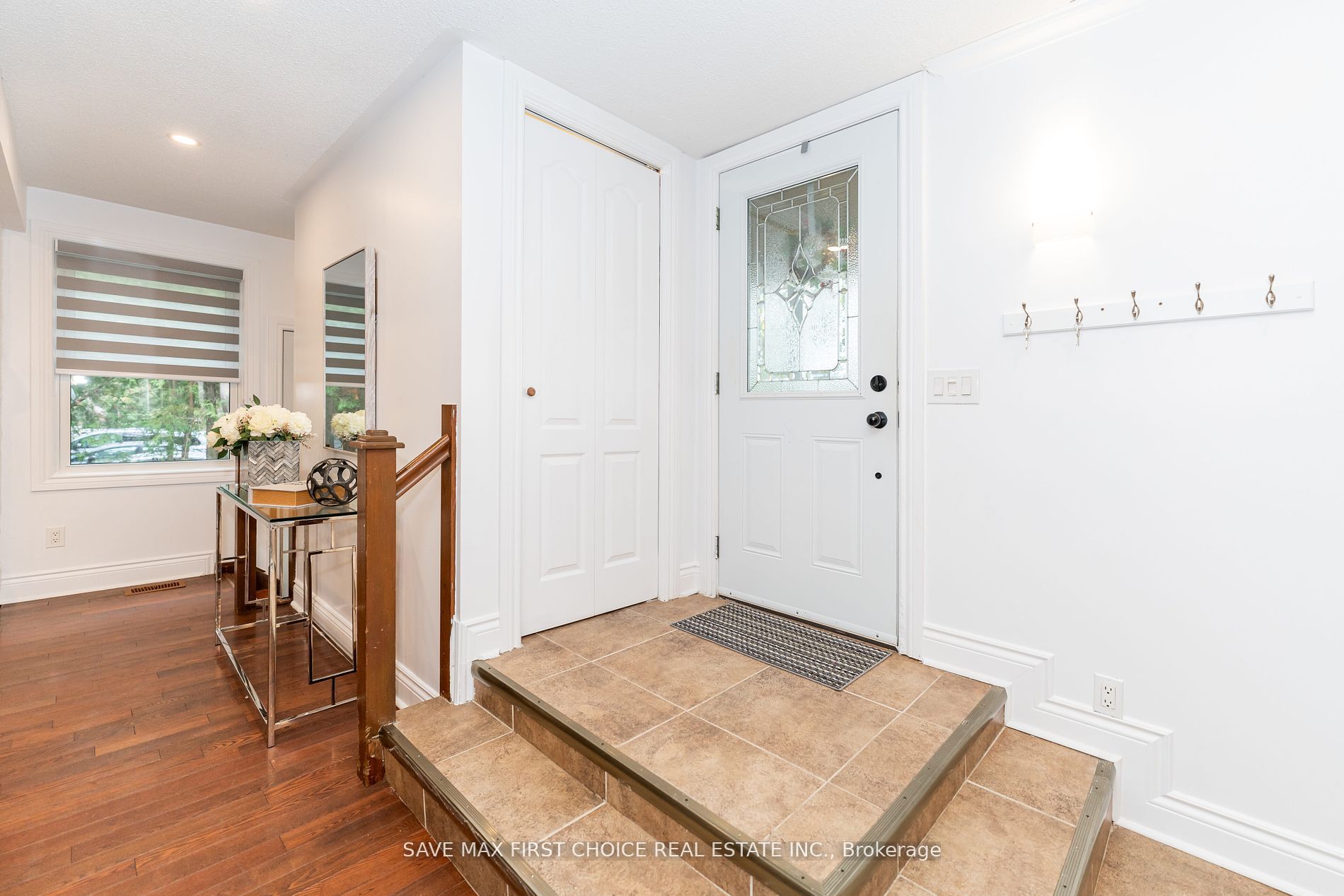 180 Columbus Rd W