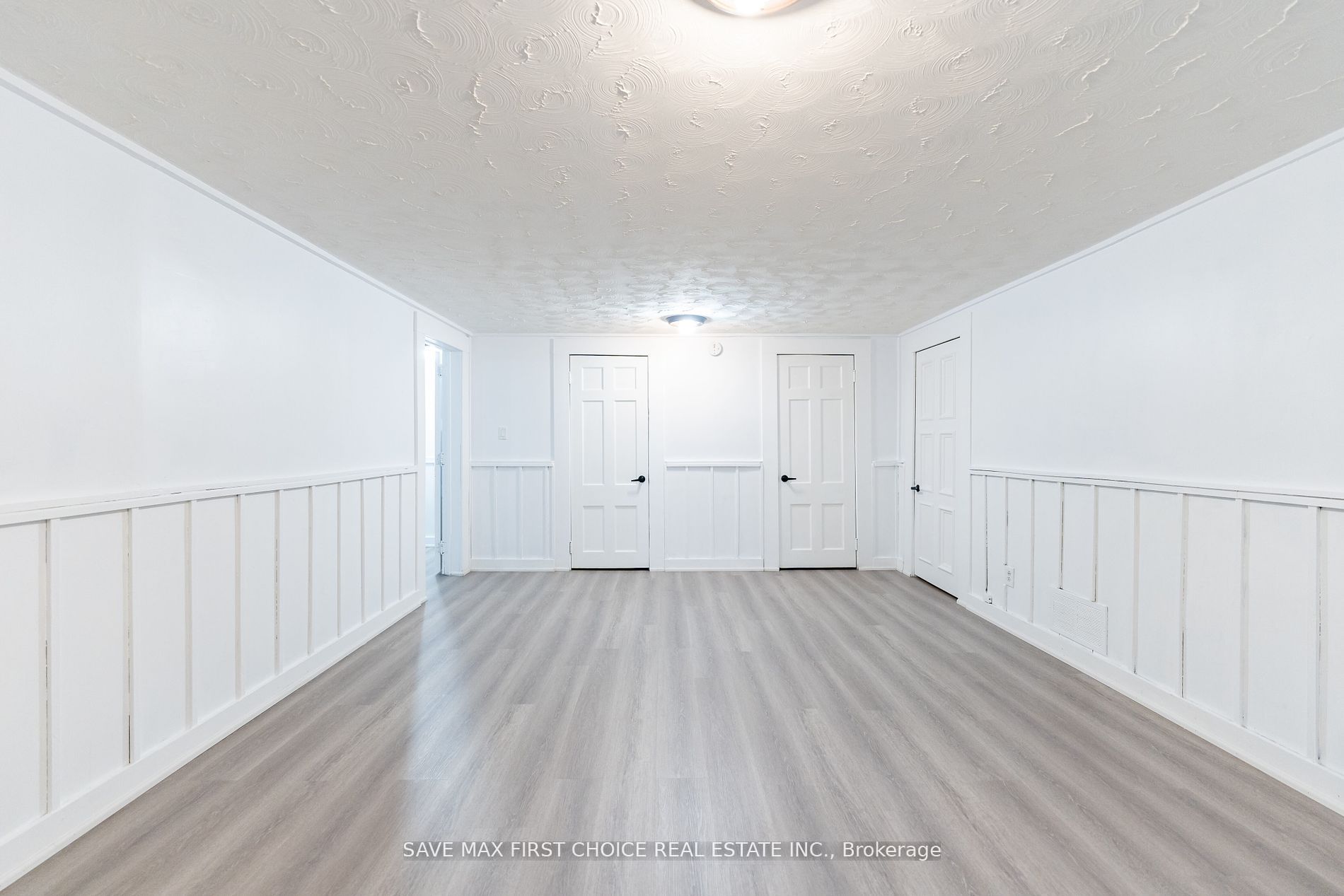 180 Columbus Rd W