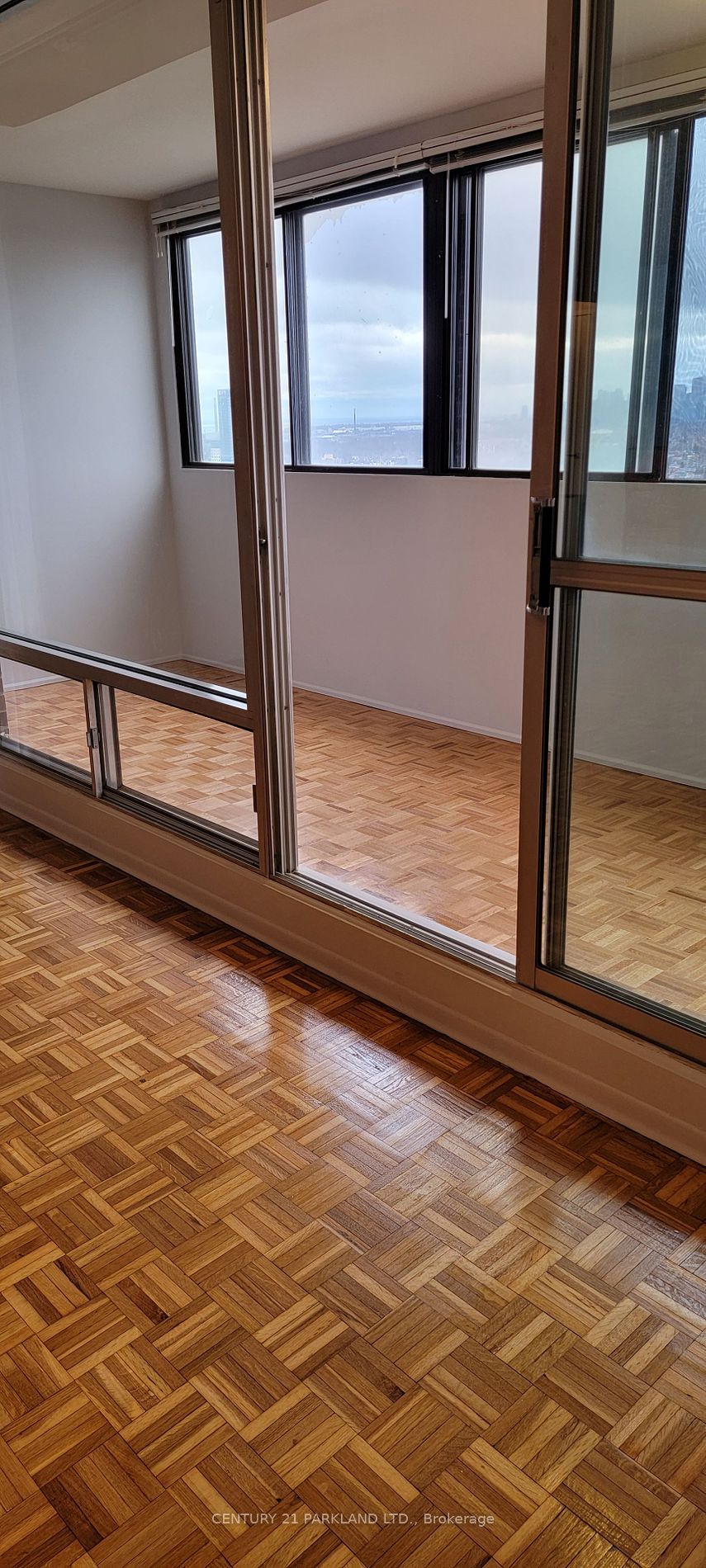 1 Massey Sq, #2714