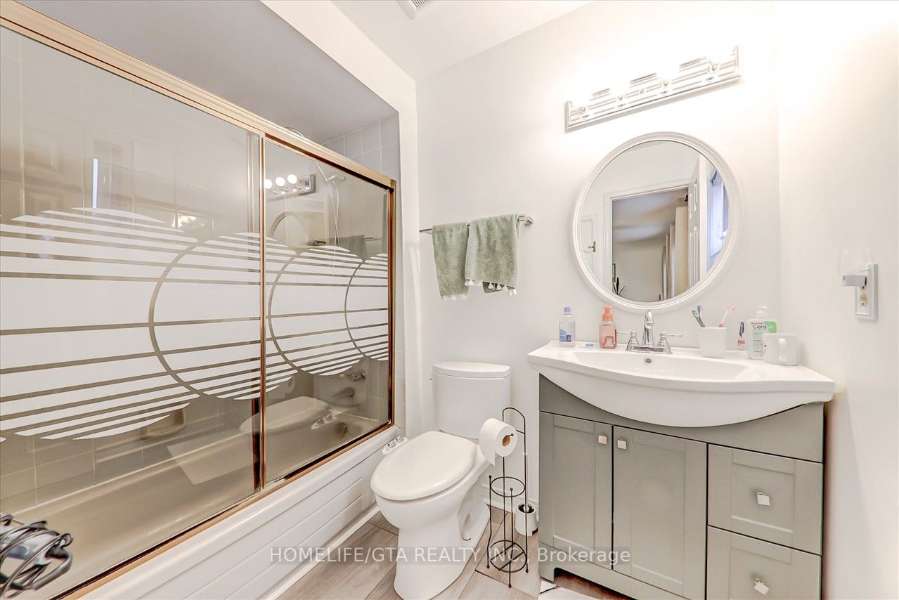 1010 Rowntree Cres