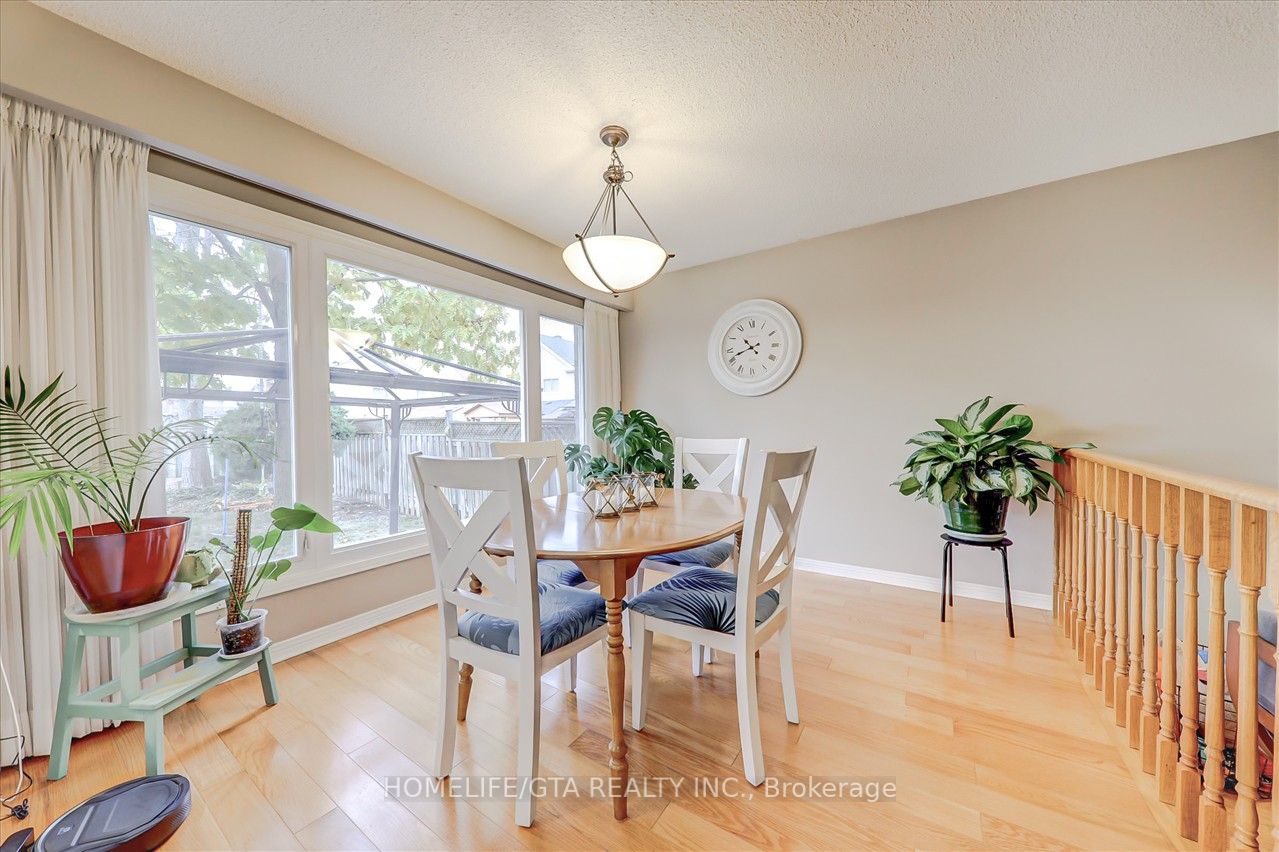 1010 Rowntree Cres
